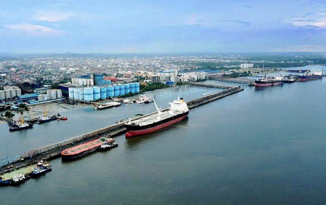 Pelabuhan Dumai Dikembangkan Jadi Pusat Alih Muat Kargo di Selat Malaka