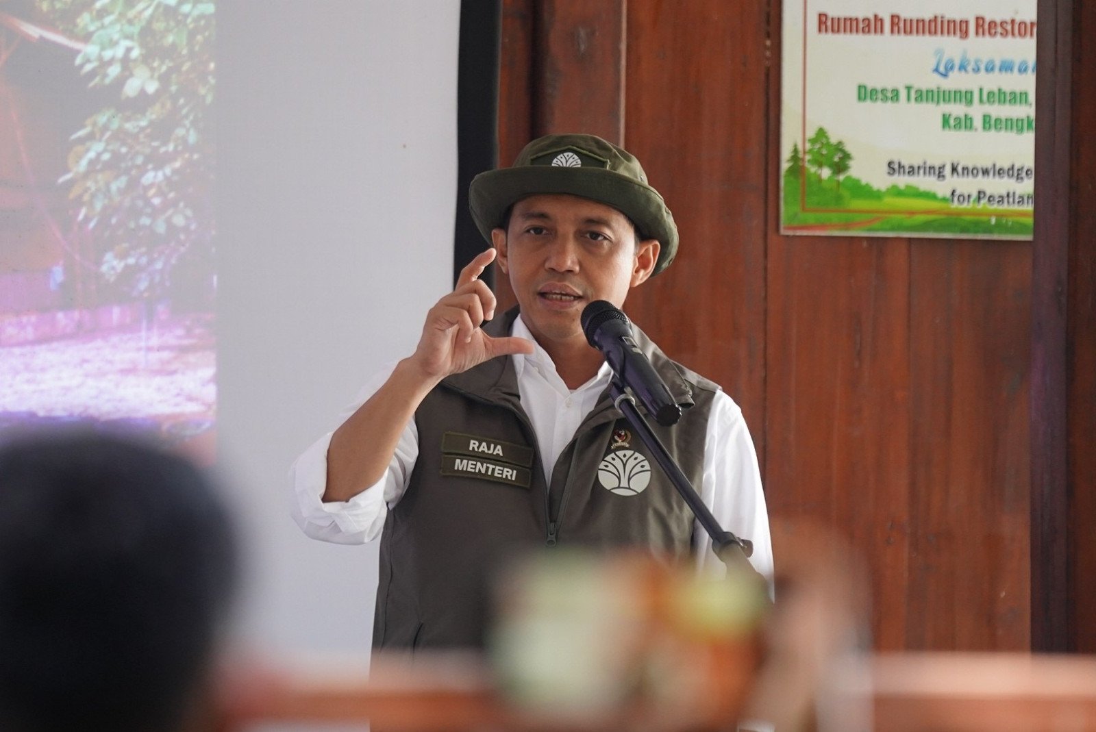 Raja Juli Antoni Dorong Tanjung Leban Bengkalis Jadi Labotarium Hidup Restorasi Gambut dan Karhutla