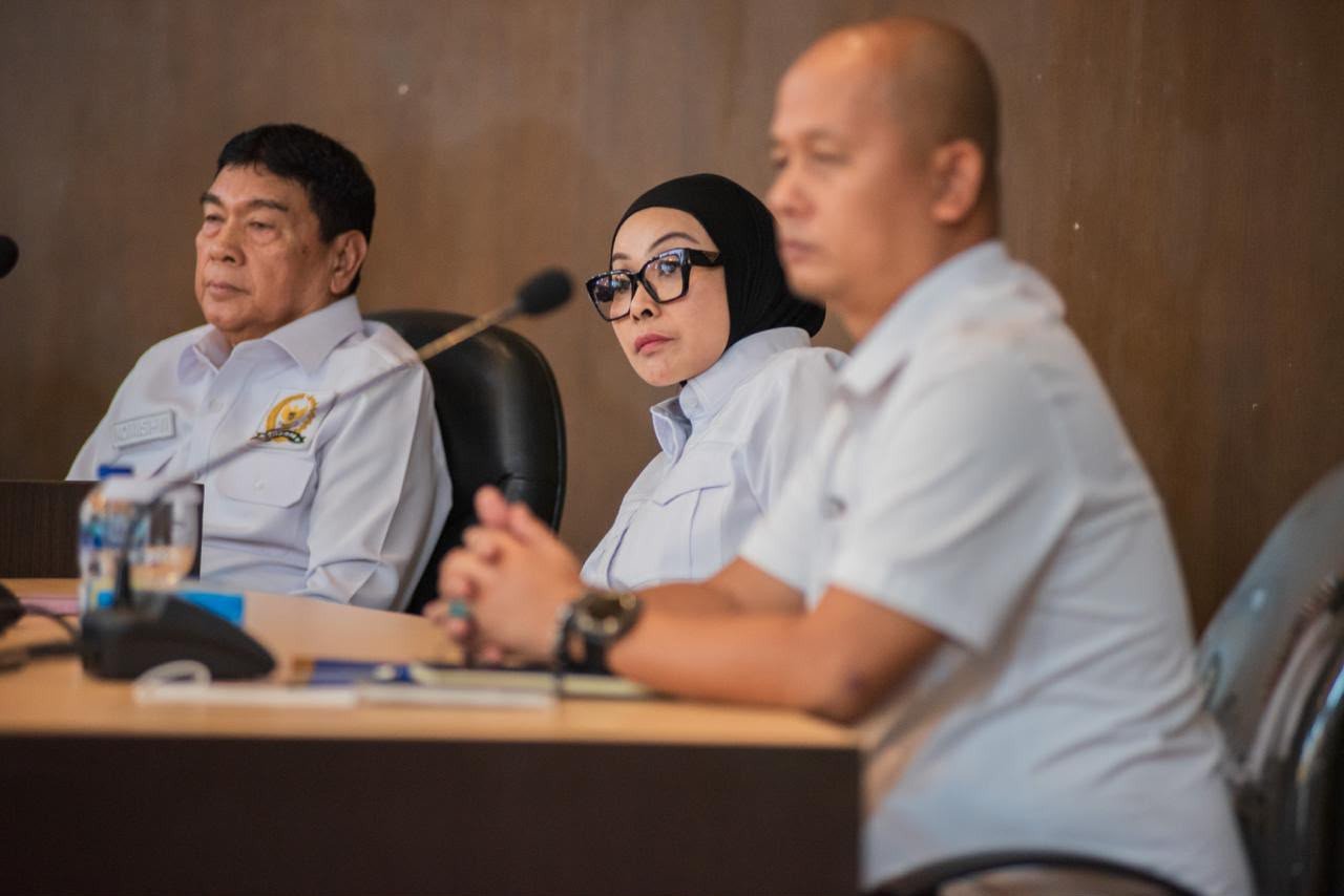 Legislator Dewi Juliani Soroti Antrean Panjang BBM di Riau: Kuota Terpenuhi, Mengapa SPBU Masih Mengular?