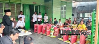 Melalui Inspektur Daerah, Bupati Bistamam Salurkan Bantuan bagi Korban Kebakaran